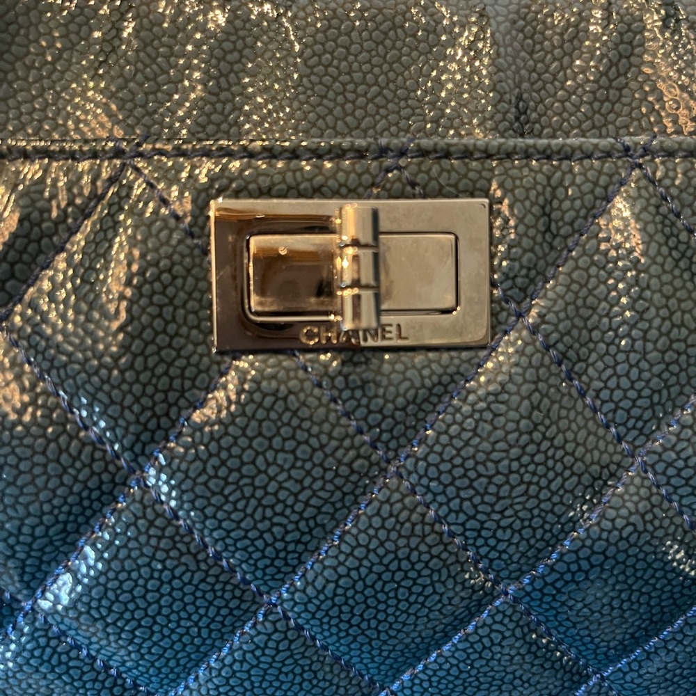 Elegant Teal Blue Quilted Handbag - Picture 3 of 10